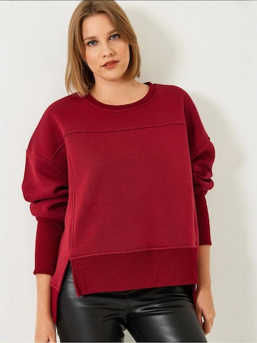 Felpa di Bianco Lucci in rosso: frontale