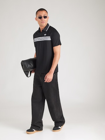 ADIDAS ORIGINALS - Camiseta 'CHEST STRIPES' en negro