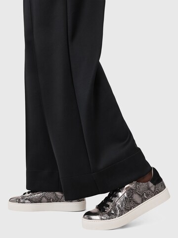 AllSaints - Zapatillas deportivas bajas 'SHANA MET' en plata
