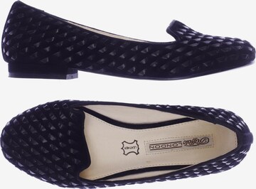 Buffalo London Flats & Loafers in 37 in Black: front