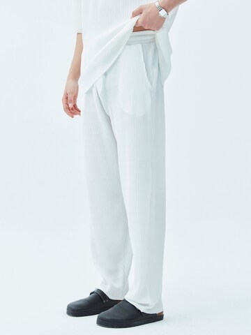 Loosefit Pantalon VAMOS CLO en blanc : devant