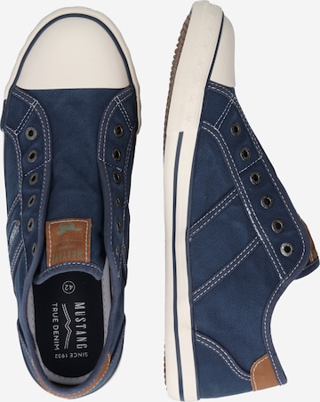 MUSTANG - Sapatilhas slip-on em azul