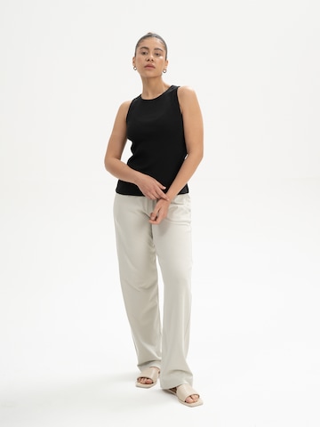 Tops en tricot 'DRISNA' MELA en noir