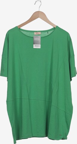 TRIANGLE Top & Shirt in 6XL in Green: front