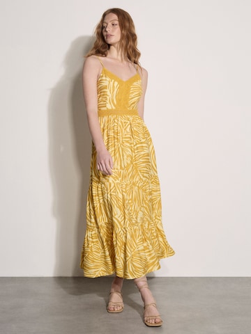 Robe d’été ' ' Apricot en jaune : devant