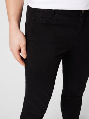 Coupe slim Pantalon chino 'Pascal' Les Deux en noir