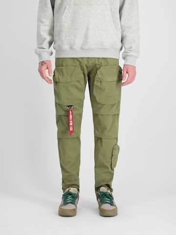 regular Pantaloni cargo di ALPHA INDUSTRIES in verde: frontale