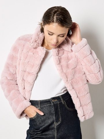 Apricot Panel Short Jacket ' ' in Pink: Vorderseite