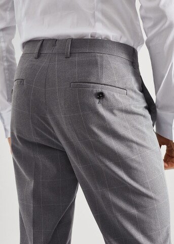 MANGO MAN Regular Панталон с ръб 'Paulo' в сиво