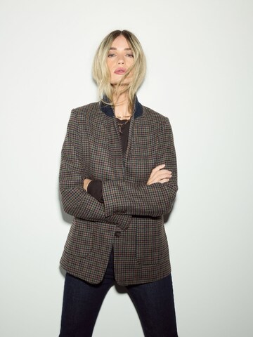 Sacou de la Next pe maro: față