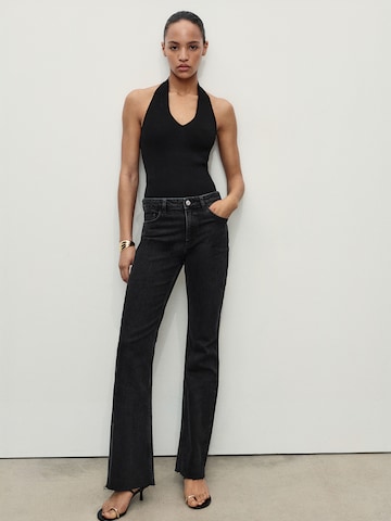 MANGO Flared Jeans 'FIONA' i sort