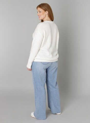 BASE LEVEL CURVY Pullover in Beige