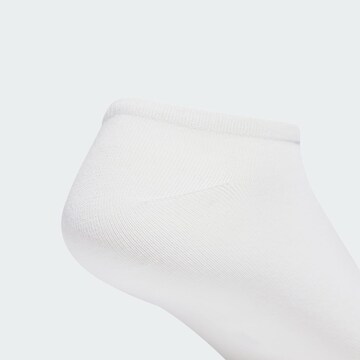 Chaussettes ADIDAS ORIGINALS en blanc