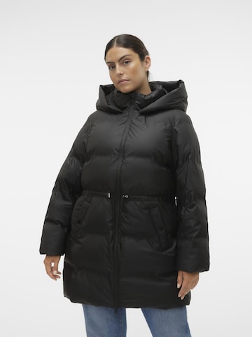 Vero Moda Curve Winterjas 'NOE' in Zwart: voorkant