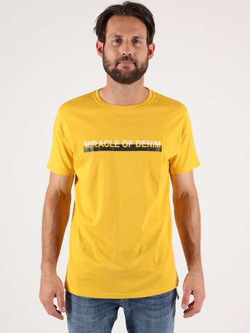 T-Shirt Miracle of Denim en jaune : devant