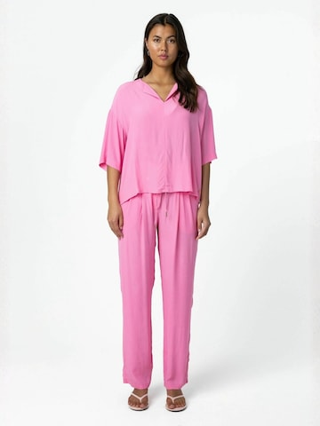 Regular Pantalon à pince Coster Copenhagen en rose : devant