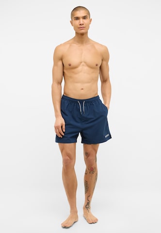 MUSTANG Shorts 'Oceanside' in Blau