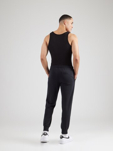 Tapered Pantaloni 'Club Fleece' de la Nike Sportswear pe negru