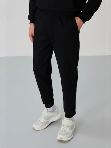 Tommy Life Joggingpak in Zwart