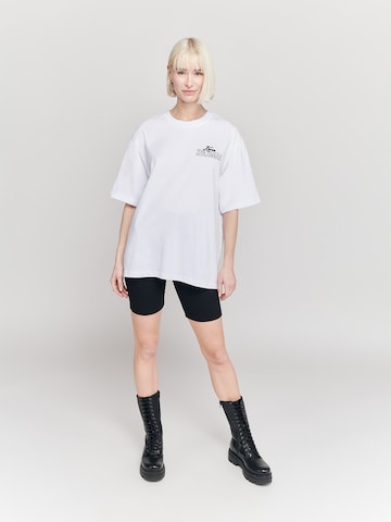 ABOUT YOU x StayKid - Camiseta 'Karla Selfie' en blanco