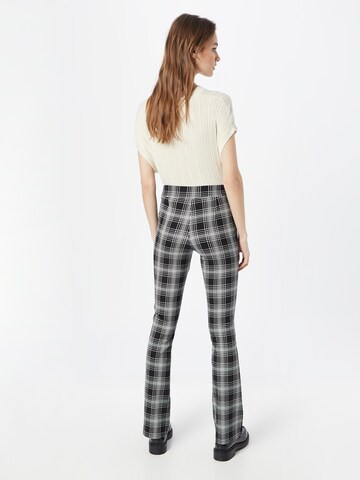 Flared Pantaloni di Dorothy Perkins in nero