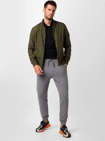 Lyle & Scott - Tapered Pantalón en gris