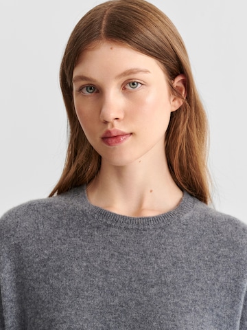TATUUM Sweater in Grey