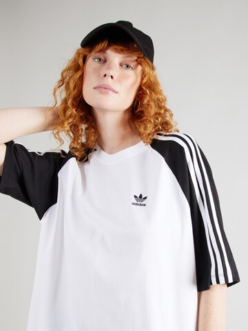 ADIDAS ORIGINALS Тениска в бяло