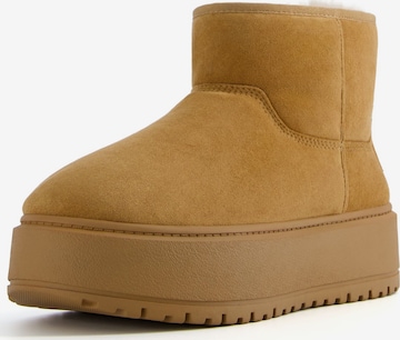 Bershka Snowboots in Bruin: voorkant