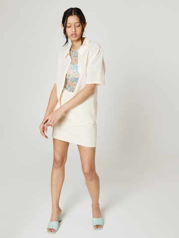 florence by mills exclusive for ABOUT YOU - Blusa 'Misty Morning' en beige