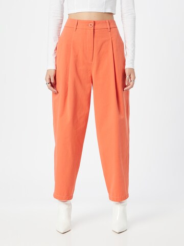 Tapered Pantaloni con pieghe di MSCH COPENHAGEN in arancione: frontale