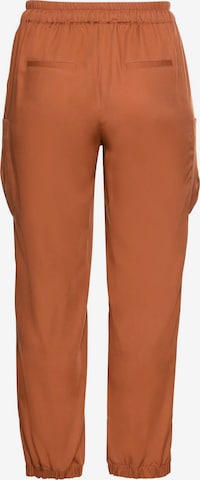 SHEEGO - Tapered Pantalón cargo en marrón