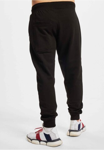 DEF Tapered Hose 'BEK x DEF Cherry' in Schwarz