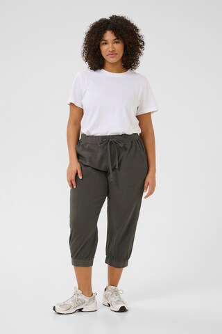 Tapered Pantaloni 'KC Nana' di KAFFE CURVE in grigio
