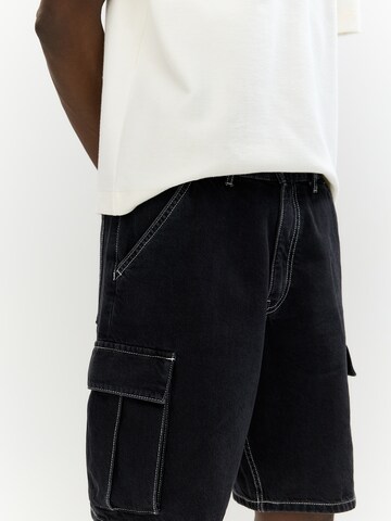 Pull&Bear Loosefit Cargojeans i svart