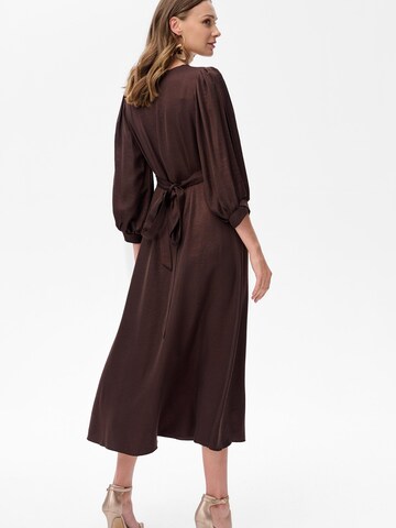 Blue Shadow Kleid‌ in Braun