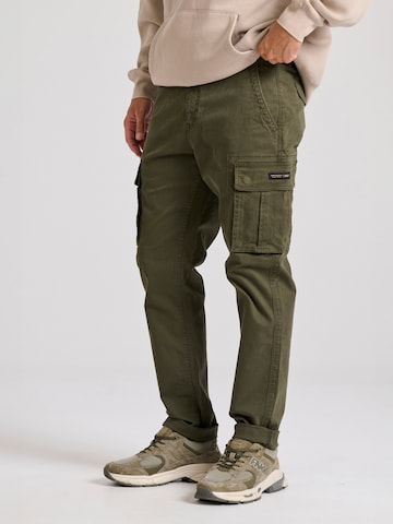 Regular Pantalon cargo Funky Buddha en vert