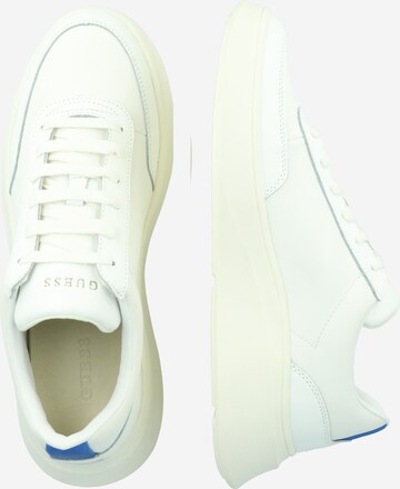 GUESS Sneaker 'DOLO' in Weiß