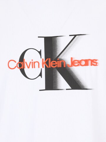 Maglietta di Calvin Klein Jeans Plus in bianco