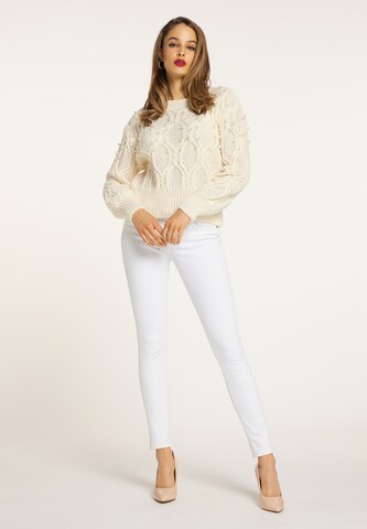 Pullover di faina in bianco