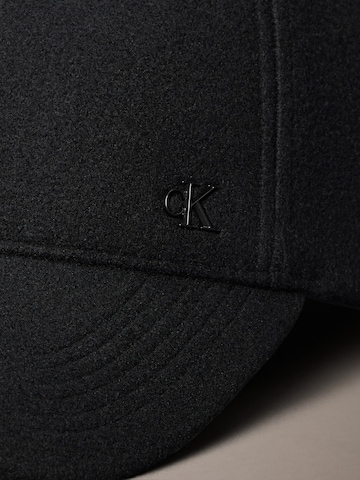 Calvin Klein Lippalakki värissä musta