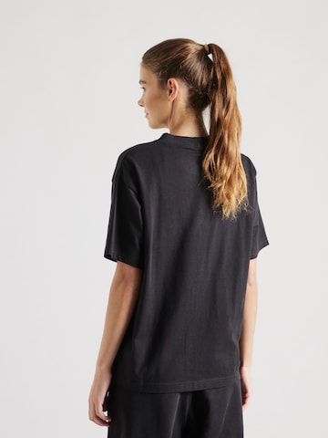 Reebok - Camiseta en negro