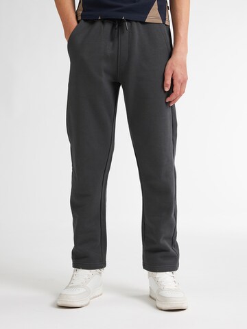 Petrol Industries Regular Trousers in Grey: front
