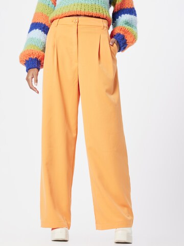 Monki - Perna larga Calças com pregas em laranja: frente