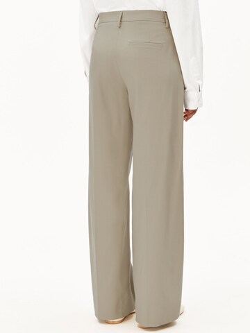 ARMEDANGELS Regular Trousers in Green