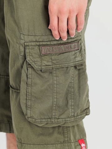 ALPHA INDUSTRIES - regular Pantalón en verde