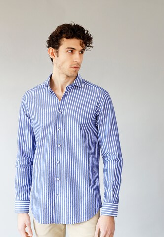 Black Label Shirt Regular fit Button Up Shirt in Blue: front