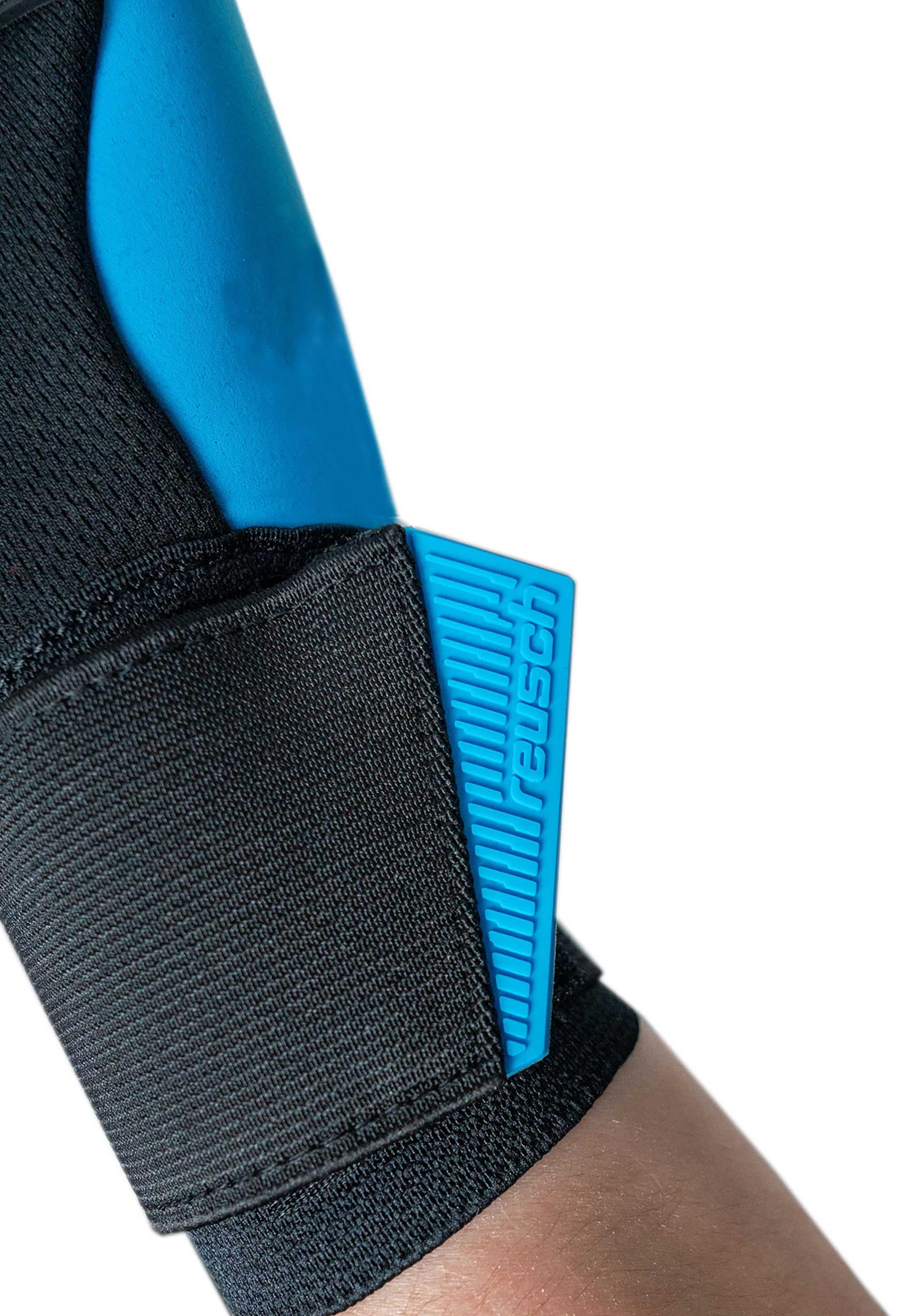 REUSCH Sports gloves 'Attrakt Freegel Aqua' in Black