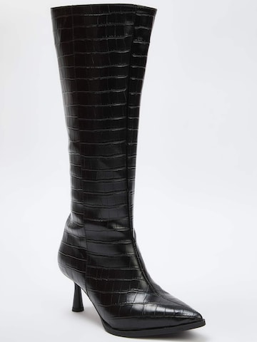Bottes Trendyol en noir : devant