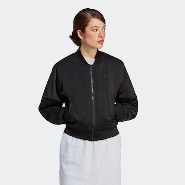 ADIDAS ORIGINALSPrijelazna jakna 'Premium Essentials' - crna boja: prednji dio
